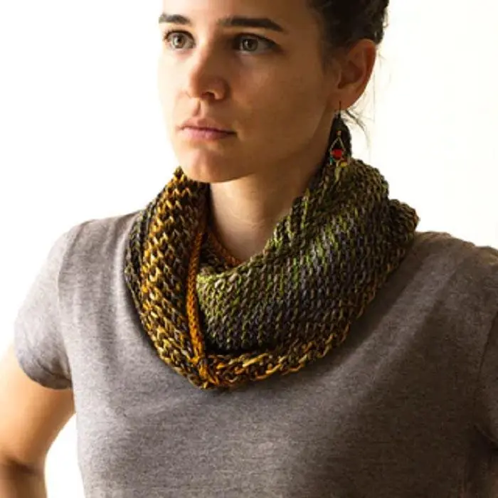 Bella Cowl Knitting Pattern – Designed for Uneek Worsted Yarn