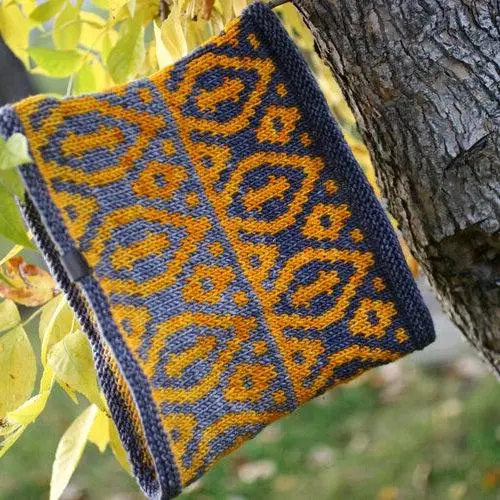 Fall Fire Cowl Knitting Pattern – Monokrom Worsted Weight