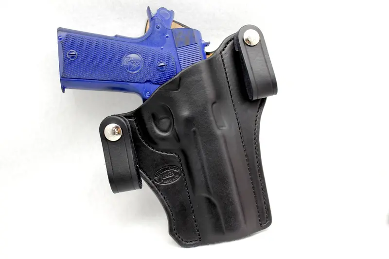 Red’s Deep-Conceal IWB Holster for Compact Firearms