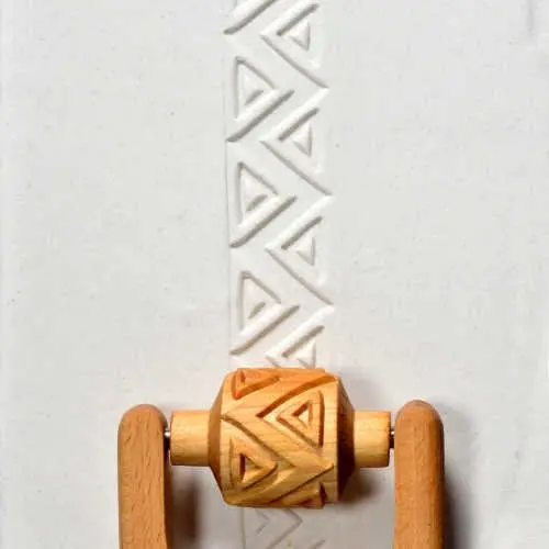 RM-035 Geometric Diagonal and Triangle Motif